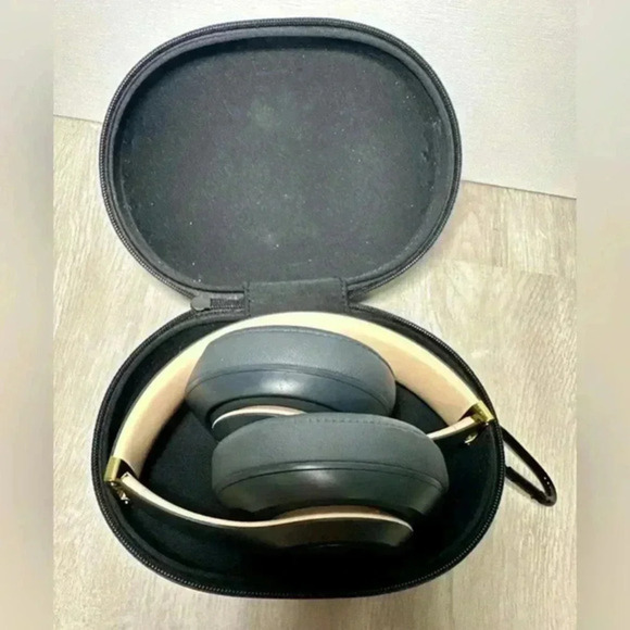 Beats by Dr. Dre Studio3 Bluetooth On Ear‎ Wireless Headphones - Shadow Gray - Picture 4 of 10